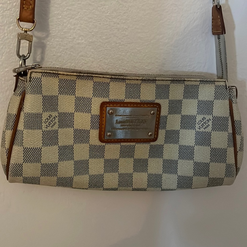 Y2K Louis Vuitton crossbody bag